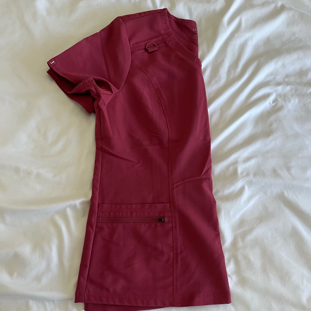 Jaanuu Women's M/P Scrub Pants and Top - Picture 3 of 11